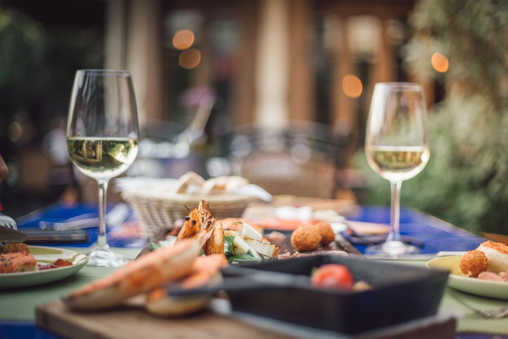 Delicious-seafood-and-wine
