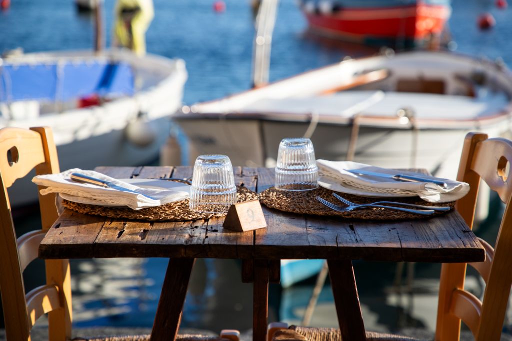 Tables-in-a-restaurant